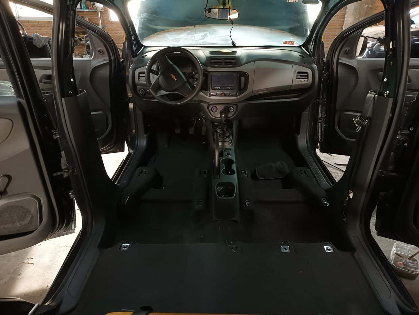 Interior del auto tras el detailing