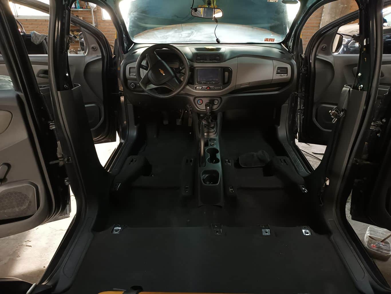 Interior del auto tras el detailing